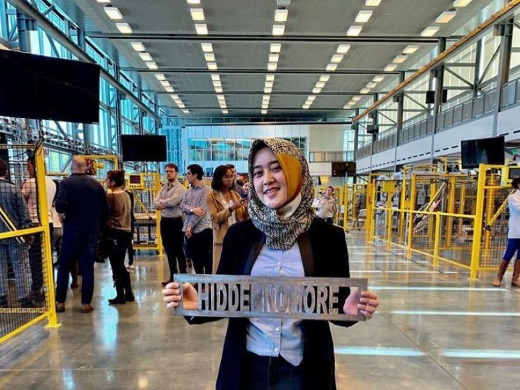 Kenalan Nih, Wanita Usia 26 Tahun yang Jaga Orbit Satelit Milik BRI Kenalan Nih, Wanita Usia 26 Tahun yang Jaga Orbit Satelit Milik BRI