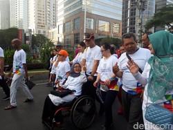 Mensos Ikut Gerak Jelan Sehat Peringati Hari Disabilitas Internasional