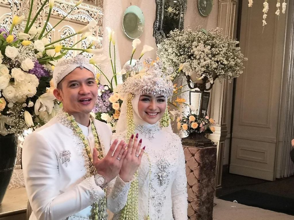 Gelar Pernikahan Adat Sunda Jadi Impian Citra Kirana Sejak Lama Gelar Pernikahan Adat Sunda Jadi Impian Citra Kirana Sejak Lama