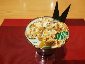 Sungguh Nyata! Makanan Berlapis Emas di Dubai