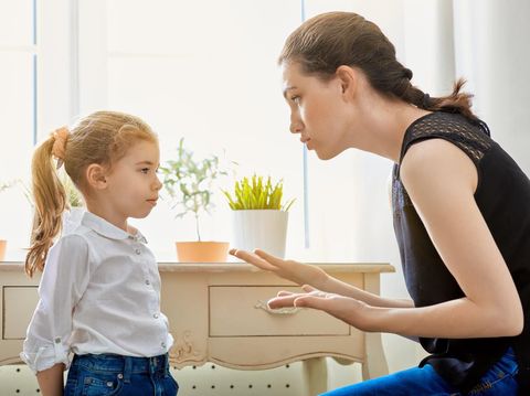 Hentikan Kebiasaan Mencubit Anak Saat Marah, Ganti dengan 6 Cara Ini