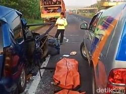 Minibus Tabrak Truk di Tol Cipali, Enam Orang Tewas