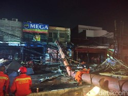 Reklame Roboh di Musim Hujan, F-PDIP: Anies Jangan Tunggu Korban Jatuh