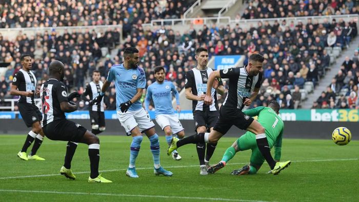1191027383 NEWCASTLE UPON TYNE, ENGLAND - NOVEMBER 30: Riyad Mahrez of Manchester City shoots during the Premier League match between Newcastle United and Manchester City at St. James Park on November 30, 2019 in Newcastle upon Tyne, United Kingdom. (Photo by Stu Forster/Getty Images)