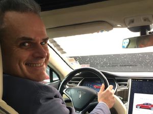 Rekor Dunia! Pria Kendarai Tesla Tembus 1 Juta Kilometer