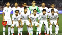 Vietnam menurunkan Bu Tien Dung, Do Thanh Thinnh, Hyunh Tan Sinh, To Tan Tai, Doan Van Hau, Nguyen Hoang Duc, Nguyen Trong Hoang, Do Hung Dung, Nguyen Thanh Chung, Nguyen Quang Hai, dan Nguyen Tien Linh.