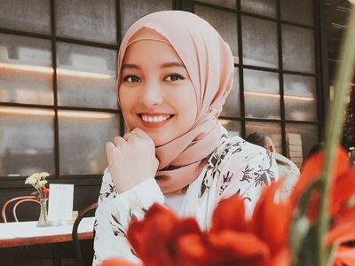 Gaya Hijab Aktris FTV Cerelia Raissa, Dulu Tak Percaya Agama Kini Hijrah