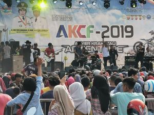 Sejumlah Artis Promosikan Pantai Anyer Aman Dikunjungi Pasca-tsunami Sejumlah Artis Promosikan Pantai Anyer Aman Dikunjungi Pasca-tsunami