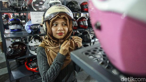 Helm untuk hijaber