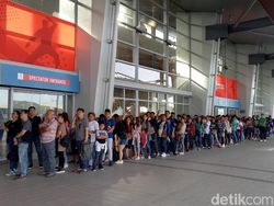 Masih Pagi, Penonton di Venue Wushu Sudah Mengular