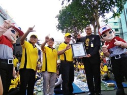 HUT ke-29, JNE Pecahkan Rekor MURI Bagikan 15.000 Nasi Liwet