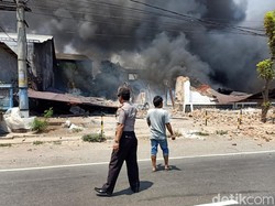 Kebakaran Gudang Kasus di Pasuruan Padam, Api dari Korsleting Kompresor