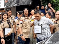 Pembunuh PNS Dicor di Palembang Dipukul Saat Rekonstruksi