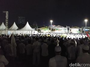 Pantun Haikal Hassan di Reuni 212: Yang Nyinyir Pada Sakit Hati