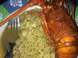 Unggah Foto Makan Mie Instan Pakai Lobster, Pria Ini Dikritik Netizen