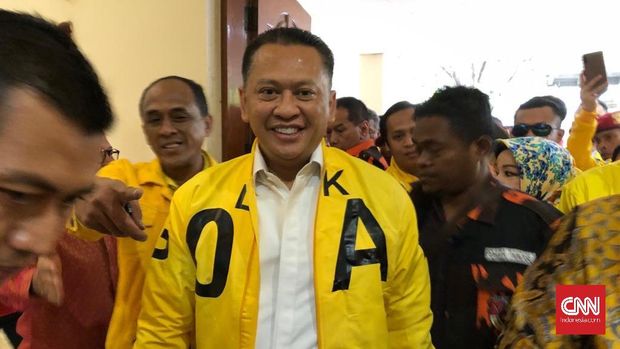 Bambang Soesatyo mundur dari pencalonan sebagai Ketum Partai Golkar setelah mendapat masukan dari Luhut Pandjaitan dan Aburizal Bakrie.