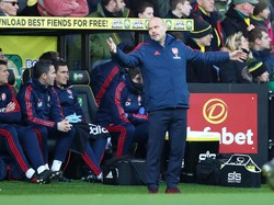 Tak Kenakan Jas saat Dampingi Arsenal, Ljungberg Dikecam Scholes