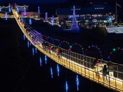 Cantik, Rupa Jembatan Gantung Terpanjang di Amerika Utara