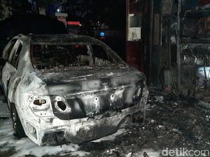 Api Padam, Kebakaran di SPBU MT Haryono Diduga Berawal Mobil Tabrak Pompa