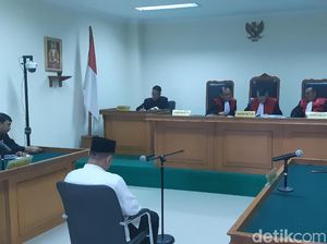 Eks Ketua KONI Kota Tangerang Divonis 5 Tahun 10 Bulan Penjara Eks Ketua KONI Kota Tangerang Divonis 5 Tahun 10 Bulan Penjara