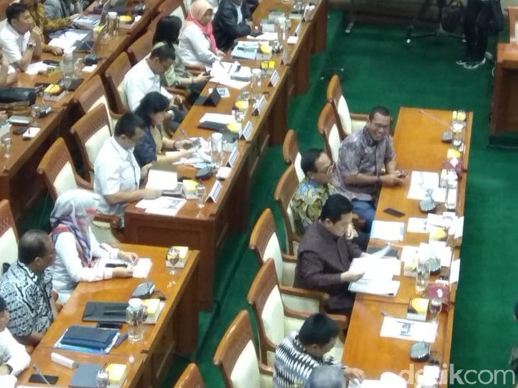 Rapat Perdana Erick Thohir dengan DPR Diusulkan Tertutup Rapat Perdana Erick Thohir dengan DPR Diusulkan Tertutup