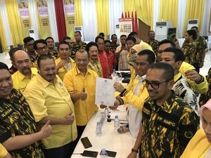 Timses Ambil Formulir Pendaftaran Caketum Golkar Buat Airlangga