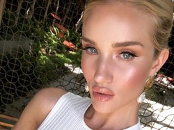 Rahasia Kulit Bersinar dari Penata Rias yang Makeup Glowing-nya Viral