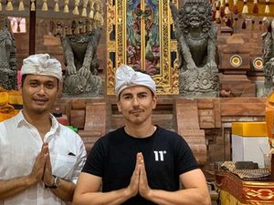Jorge Lorenzo Penasaran: Tiap Rumah di Bali Punya Pura Ya?