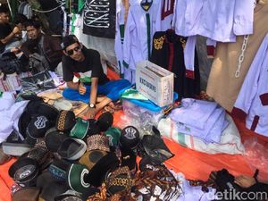 Dagang Peci di Reuni 212, Pedagang Ini Raup Omzet Jutaan Rupiah