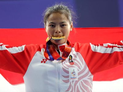 Lifter Muda Windy Cantika Sumbang Emas untuk Indonesia