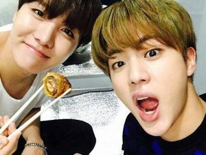 5 Makanan Terlarang untuk Disantap Para Idol K-pop 5 Makanan Terlarang untuk Disantap Para Idol K-pop