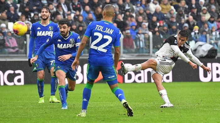 Paulo Dybala melepaskan tembakan ke arah gawang Sassuolo (Alessandro Di Marco/ANSA via AP) Paulo Dybala melepaskan tembakan ke arah gawang Sassuolo (Alessandro Di Marco/ANSA via AP)