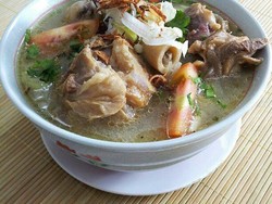 Hangatnya Semangkuk Sop Kambing Sedap Berempah di 5 Tempat Ini