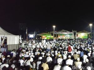 Video Suasana Salat Tahajud Pembuka Reuni 212