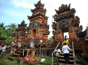 Pura yang Dikunjungi Jorge Lorenzo Punya Legenda Menyeramkan