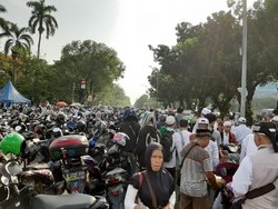 Jadi Parkiran dan Lapak PKL Saat Reuni 212, Jalan Medan Merdeka Selatan Lumpuh