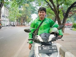 Abang Ojol Disabilitas Ini Mimpi Sekolahkan Anak hingga Universitas