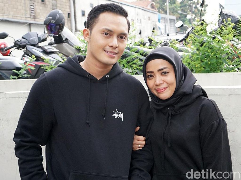 Gaspol! Muzdalifah Tengah Program Hamil dengan Suami Berondongnya Gaspol! Muzdalifah Tengah Program Hamil dengan Suami Berondongnya