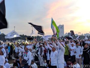 Polisi Ancam Pidana Bila Reuni 212 Ngotot di Patung Kuda Polisi Ancam Pidana Bila Reuni 212 Ngotot di Patung Kuda