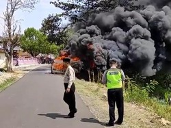 Polisi Temukan 3 Jeriken BBM dalam Mobil di Magetan yang Terbakar