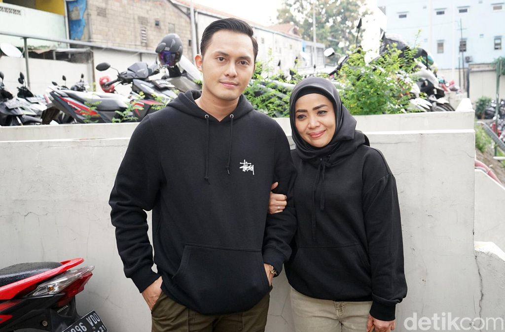 Muzdalifah Muzdalifah dan Fadel Islami saat ditemui di studio Trans TV.