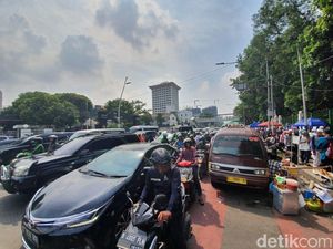 Massa Reuni 212 Membubarkan Diri, Jl Medan Merdeka Timur Macet