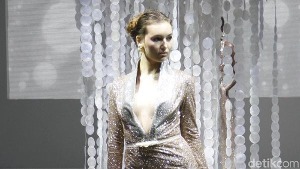 15 Gaun Mewah nan Seksi Karya Ivan Gunawan