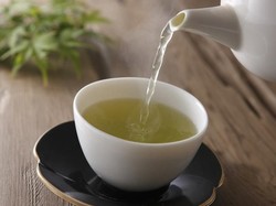 5 Alasan Kenapa Kamu Harus Mengganti Minum Kopi dengan Teh Hijau