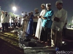 Video Massa Reuni 212 Salat Subuh Berjemaah