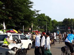 Massa Reuni 212 Jalan Kaki ke Monas, Lalin di Sekitar Patung Kuda Macet