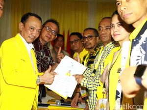 Aris Mandji Daftar Caketum Golkar Aris Mandji Daftar Caketum Golkar