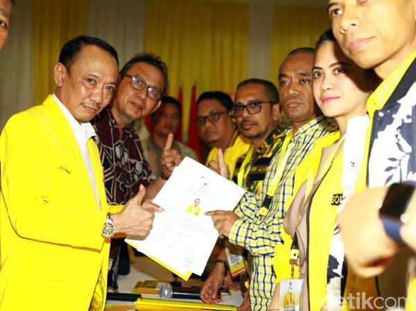 Aris Mandji Daftar Caketum Golkar