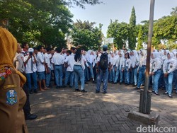 Siswa SMKN di Mojokerto Demo dan Enggan Ikut Ujian, Ini Sebabnya