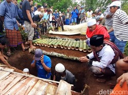 Tiga Korban Sumur Maut di Cibadak Sukabumi Dimakamkan Berdekatan